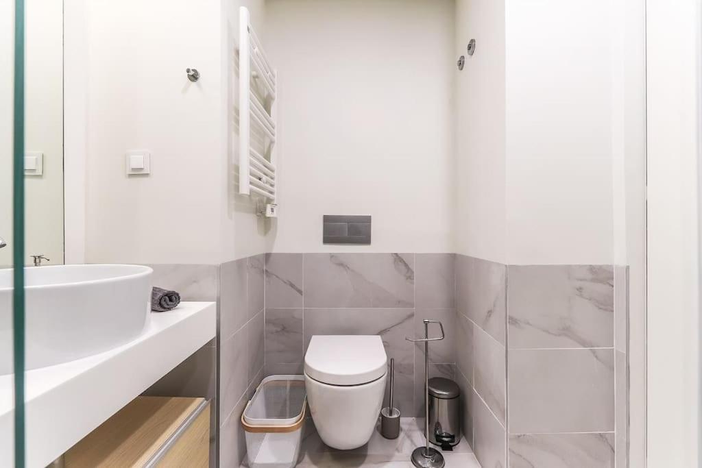 Marques Pombal 2 Bed * Lisbon