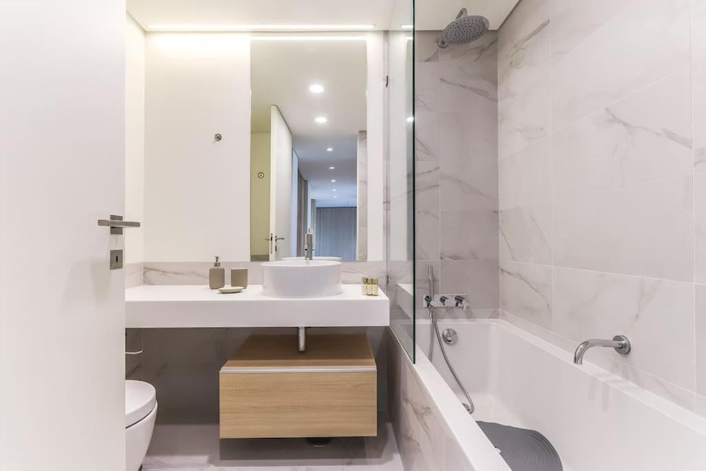 Apartment Marques Pombal 2 Bed Lisbon